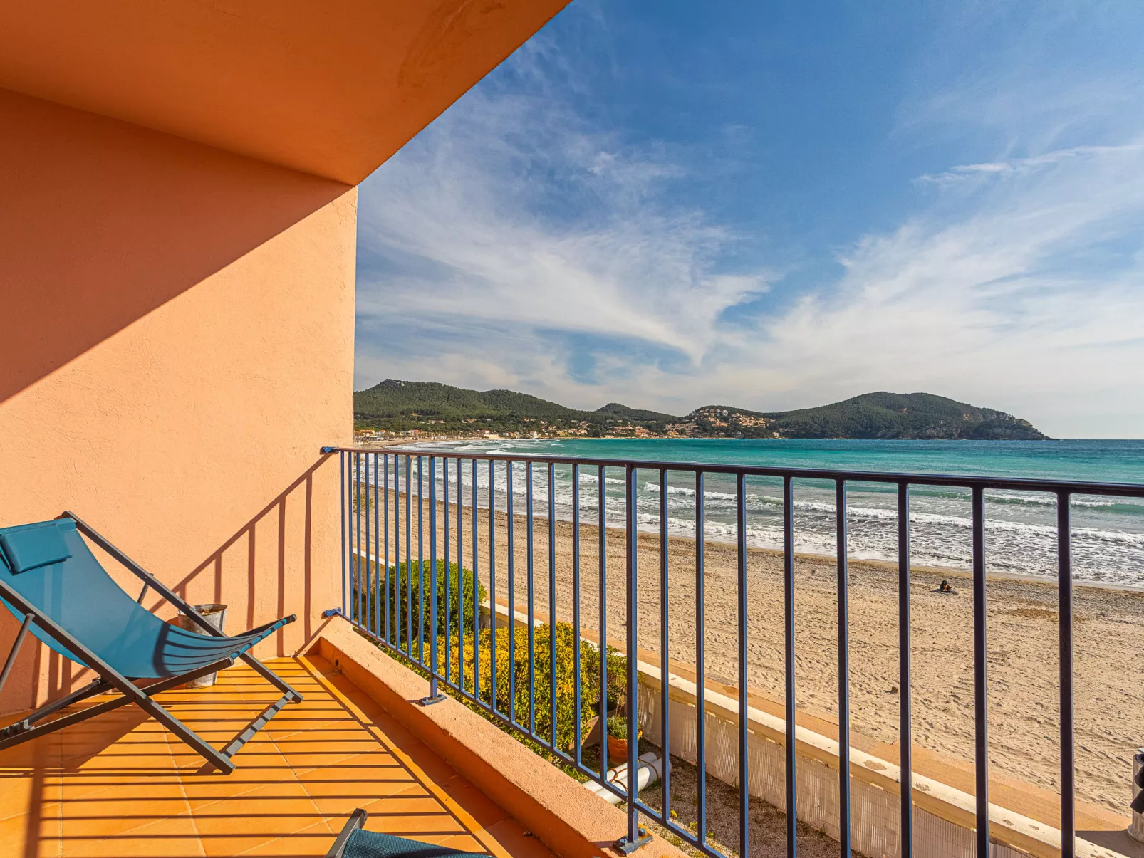 Baie des Lecques-Outside