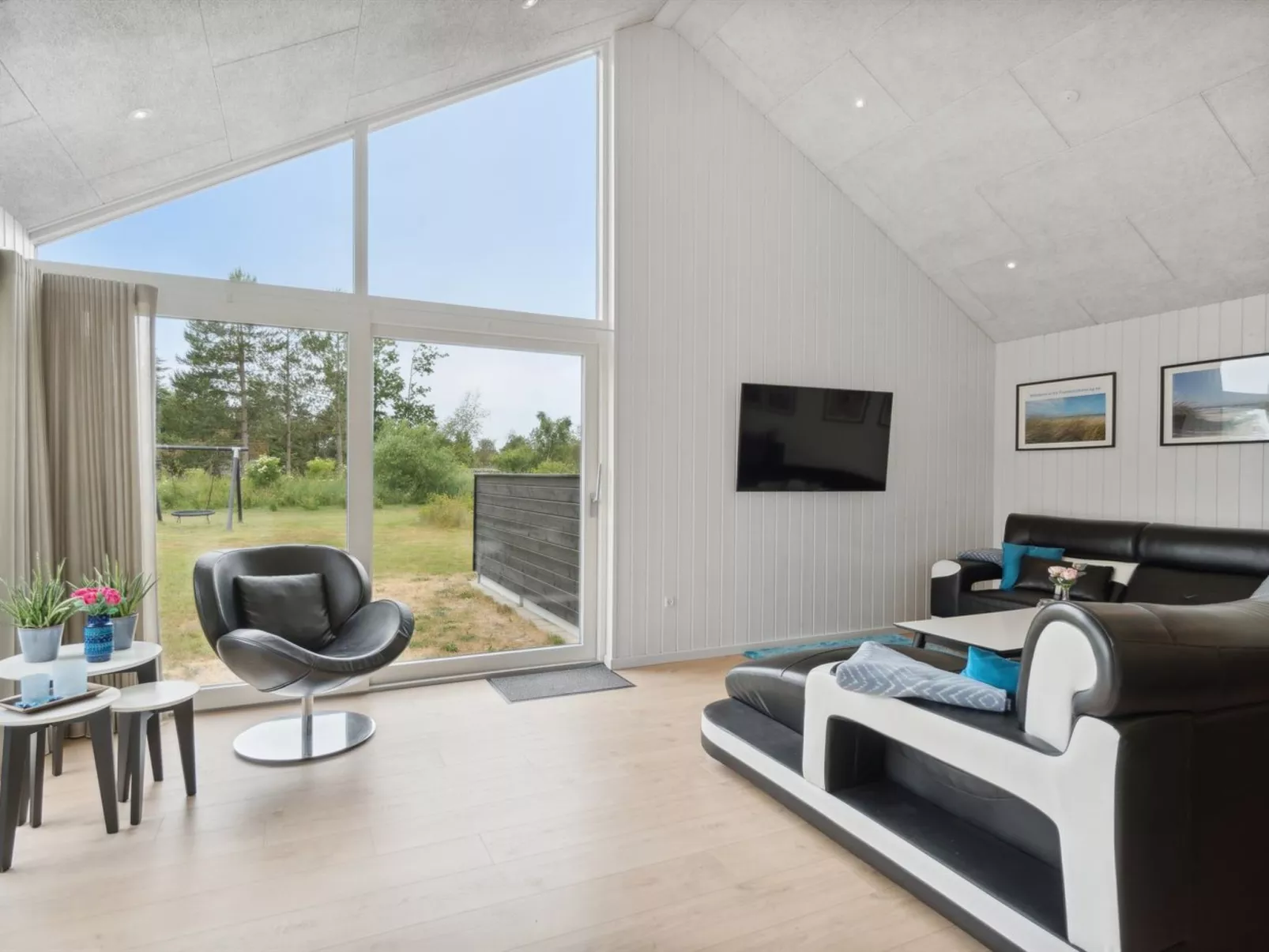 "Sunna" - 1.2km from the sea-Inside