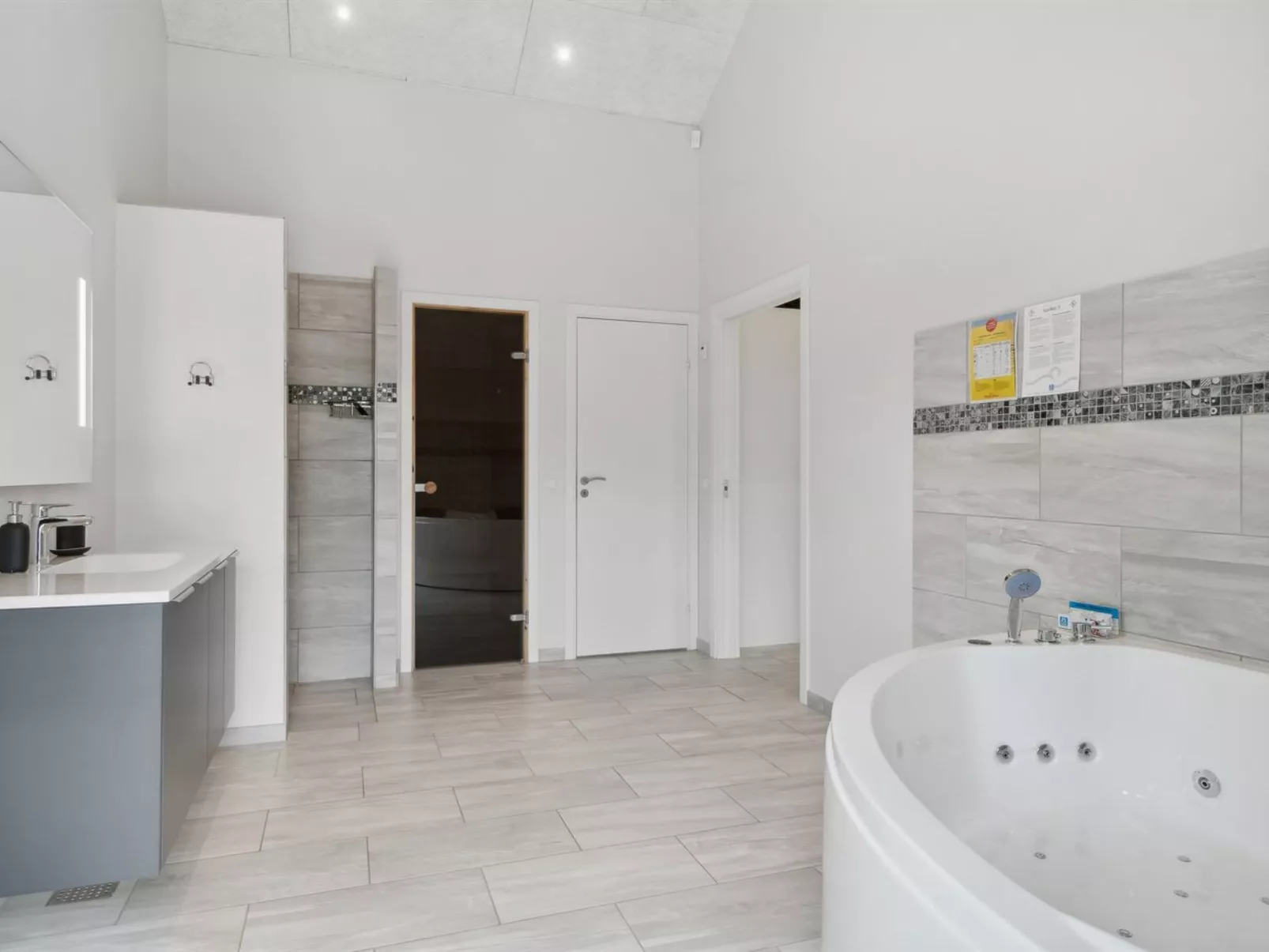 "Sunna" - 1.2km from the sea-Inside