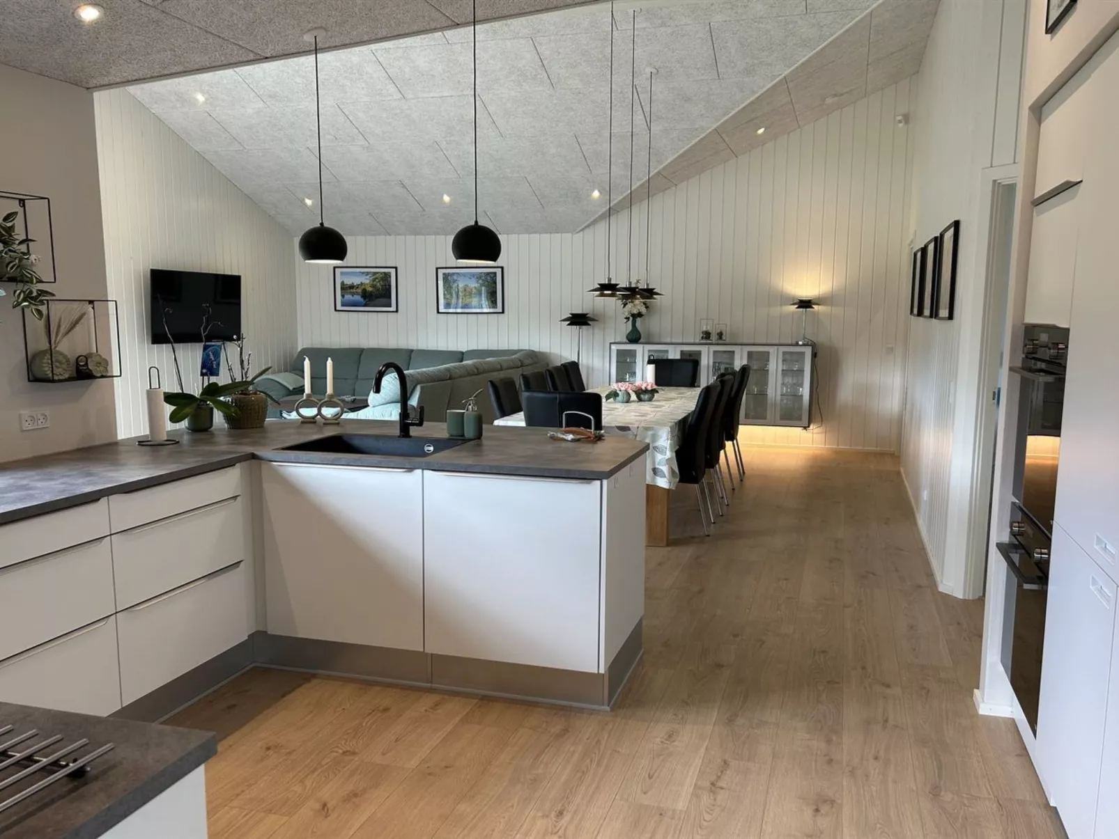 "Frederikke" - 990m from the sea-Drinnen