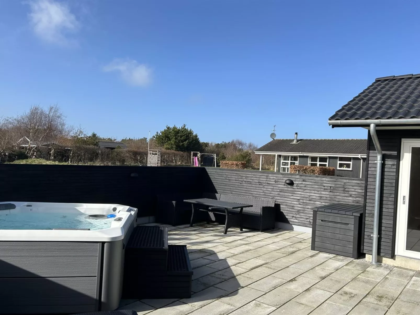 "Frederikke" - 990m from the sea-Drinnen