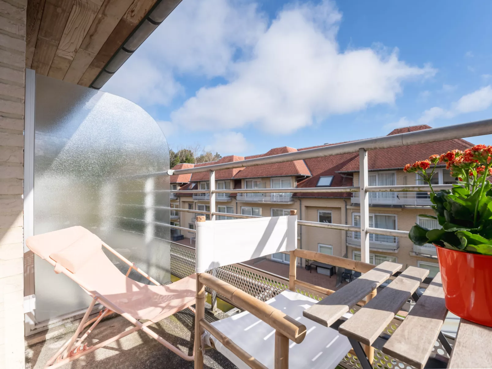 Appartment with beach cabine and parking-Outside