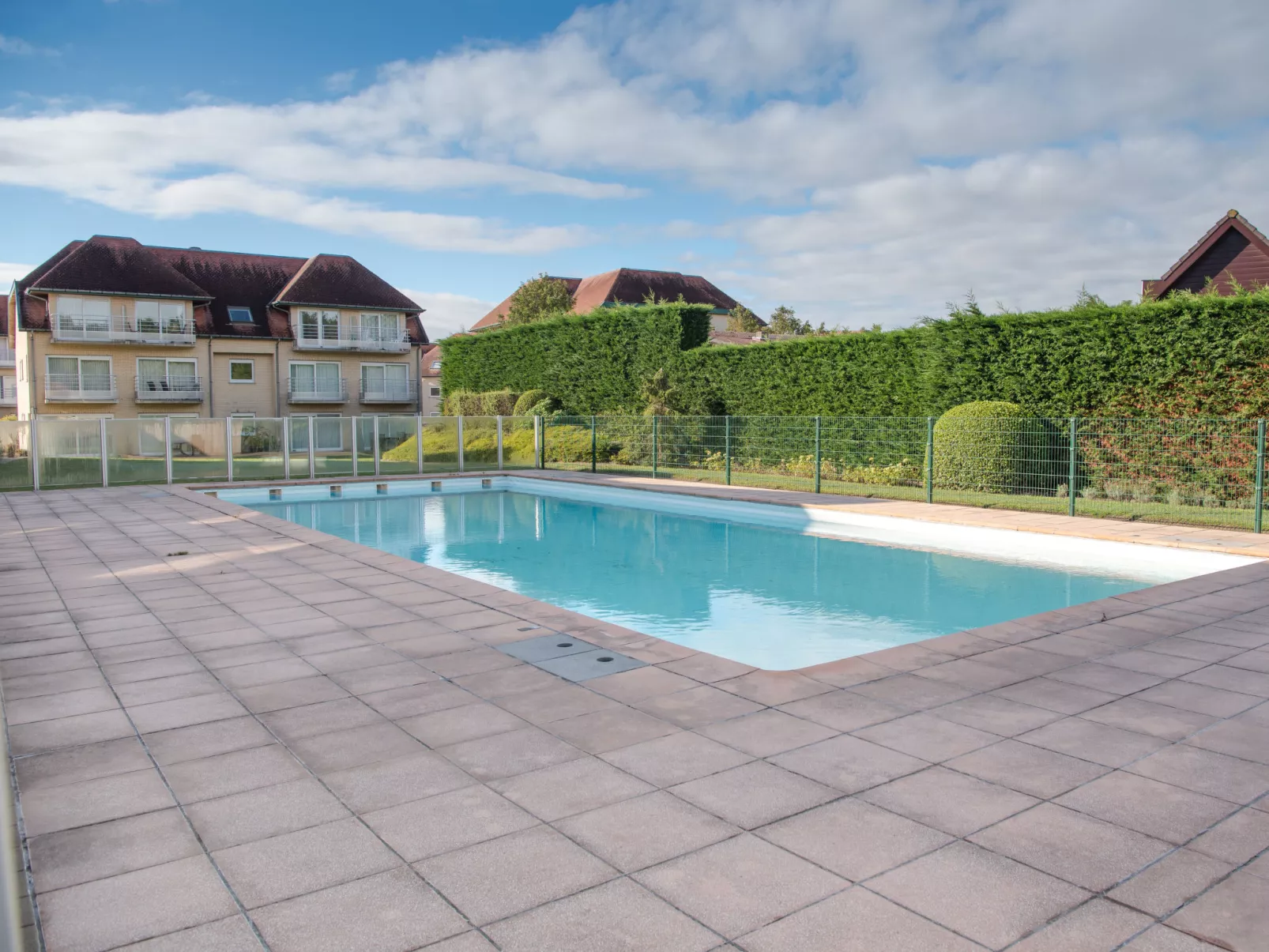 Appartment with beach cabine and parking-Outside