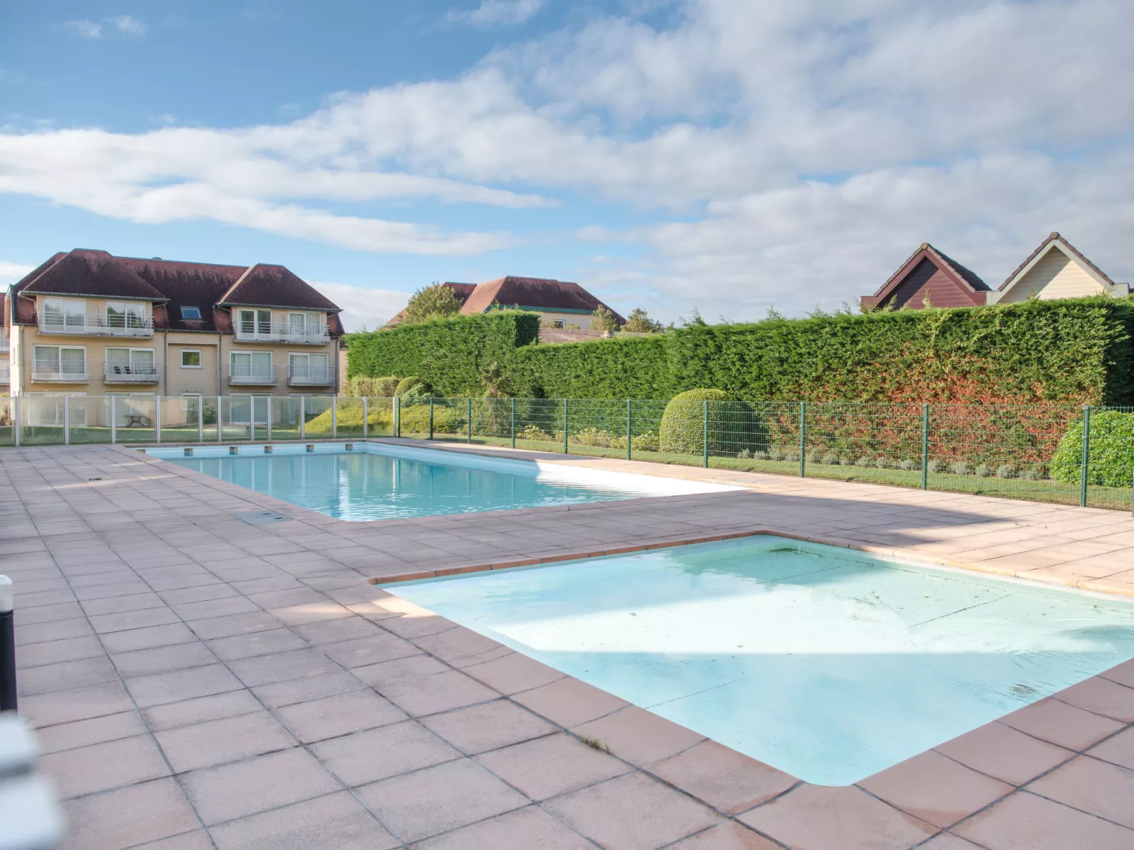 Appartment with beach cabine and parking-Outside