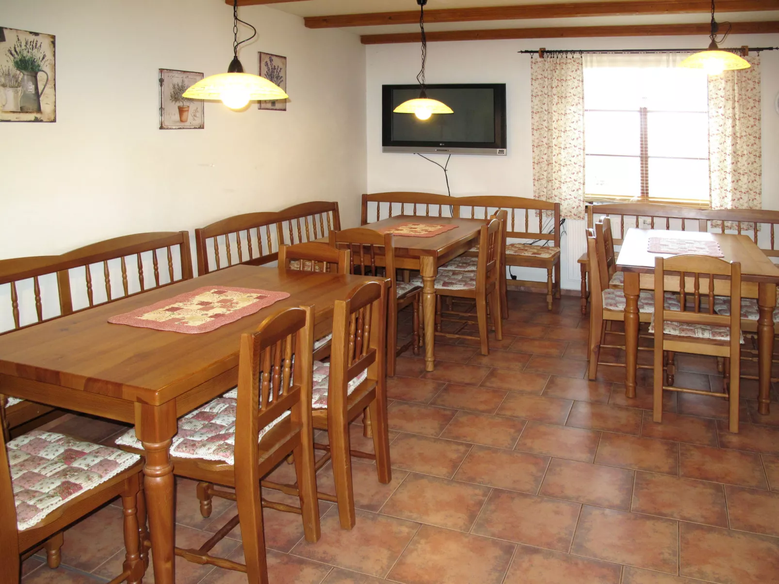 Růžovka-Inside
