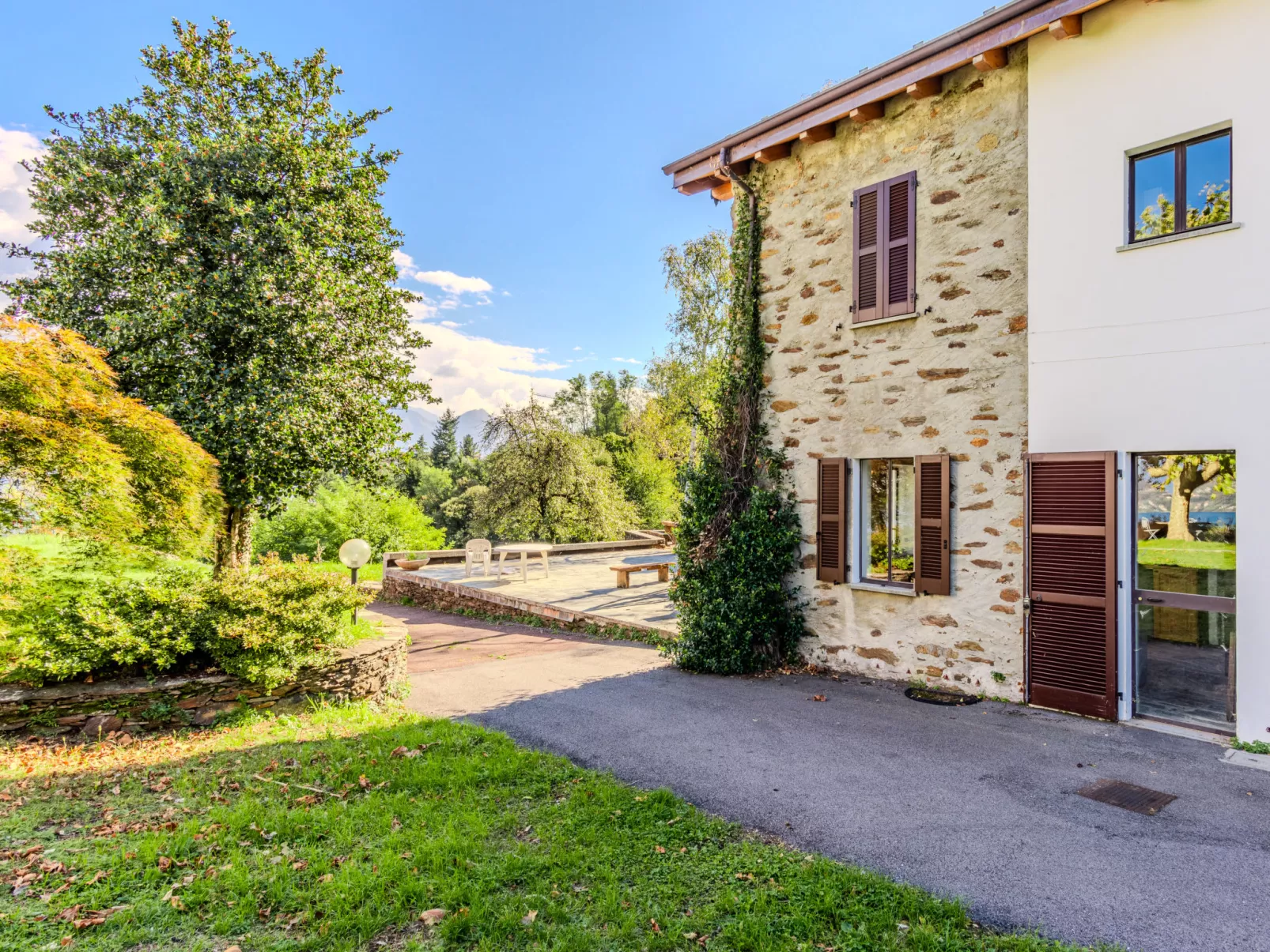 Casa di Sasso-Outside