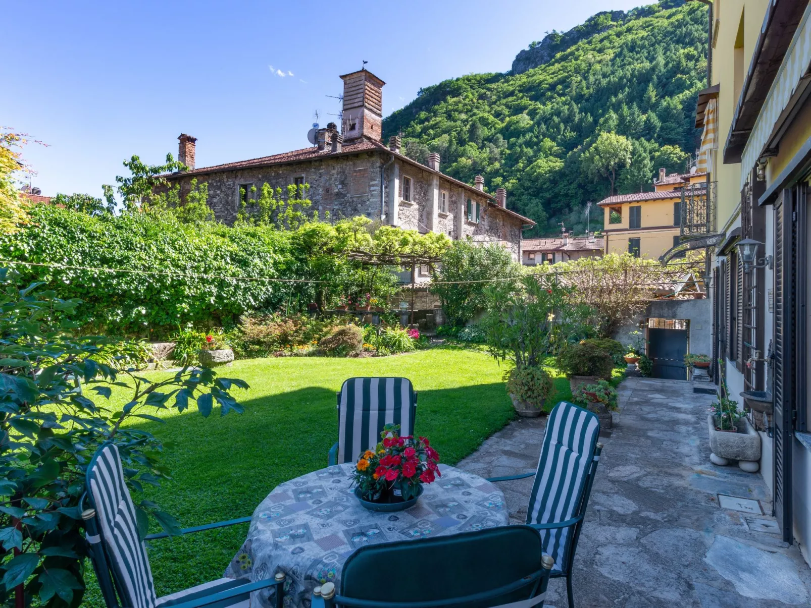 Il Giardino-Outside