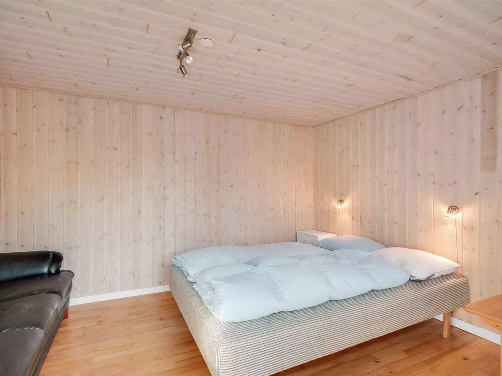 "Adam" - 1.6km from the sea-Inside