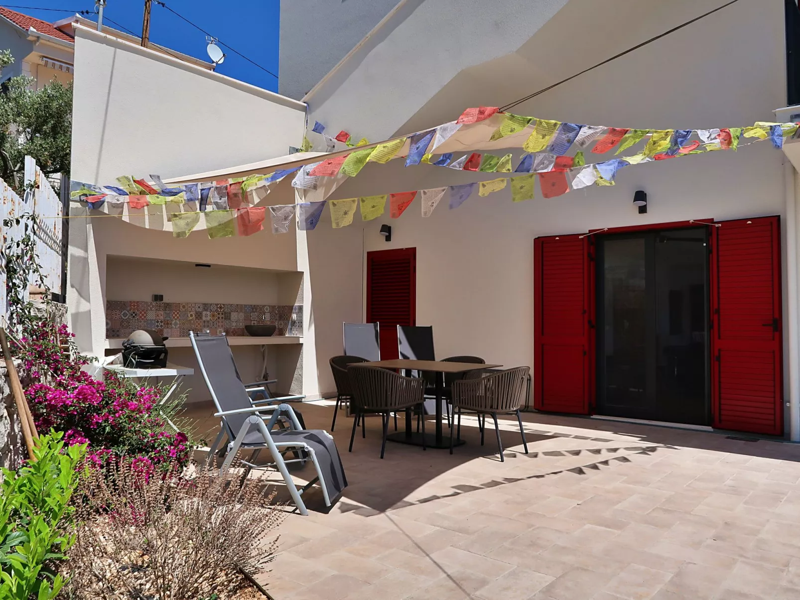 Viva-by the sea-garden & terraces-Outside