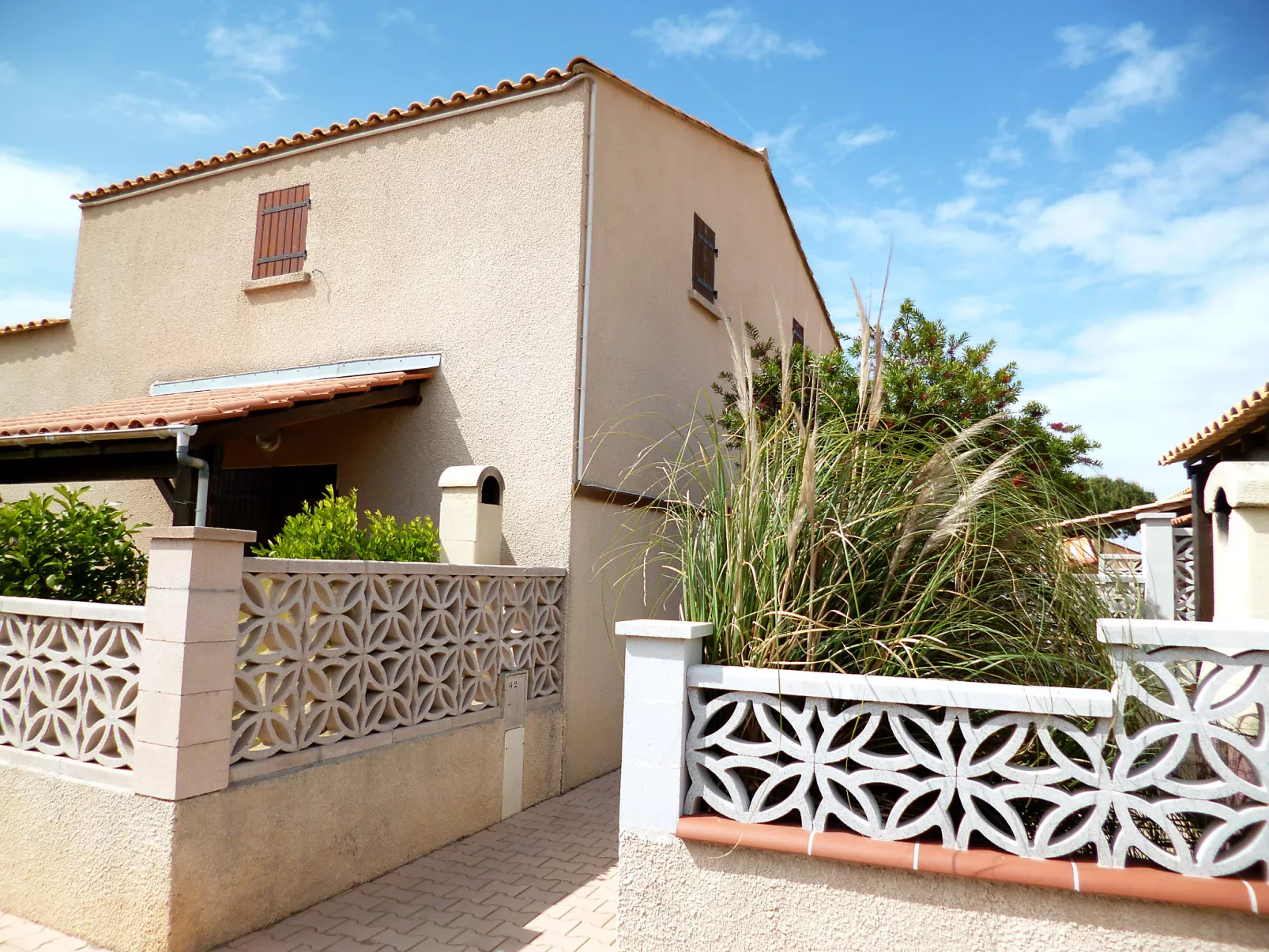 Le Hameau Catalan-Outside
