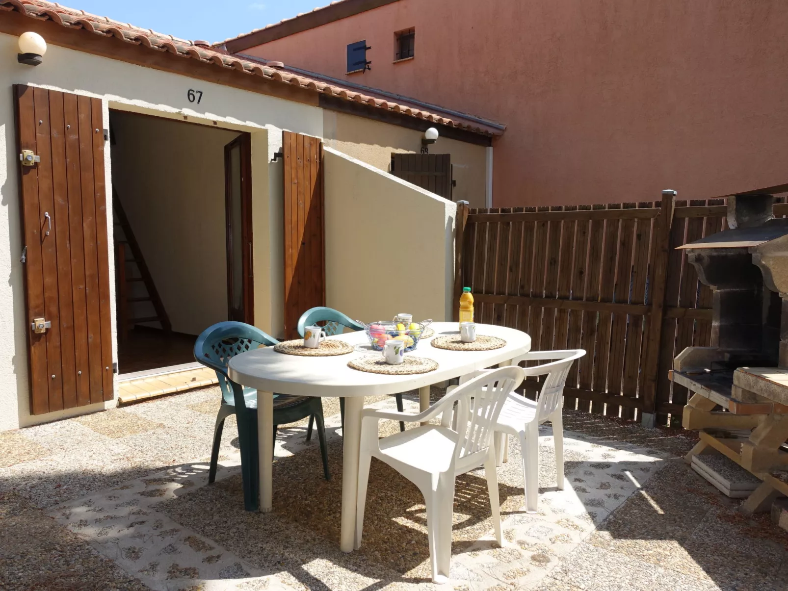 Les Amandines-Dehors