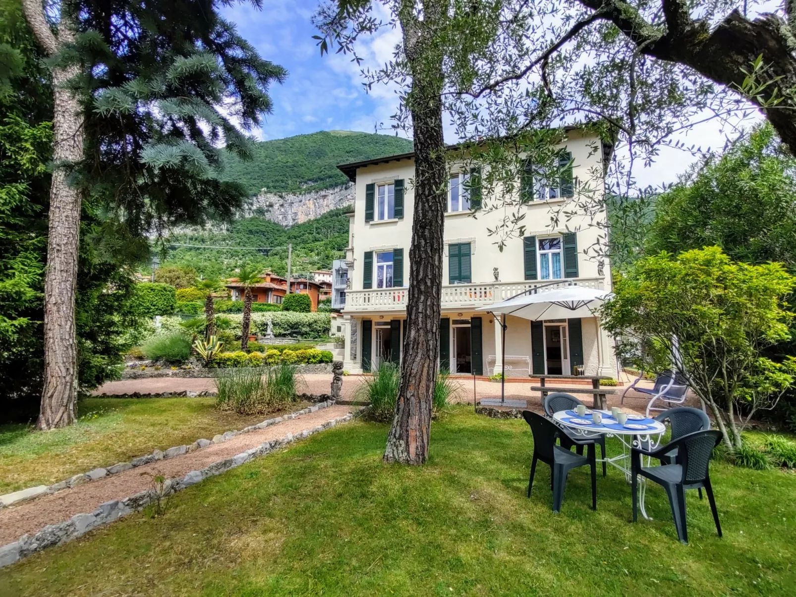 Villa Costanza-Dehors