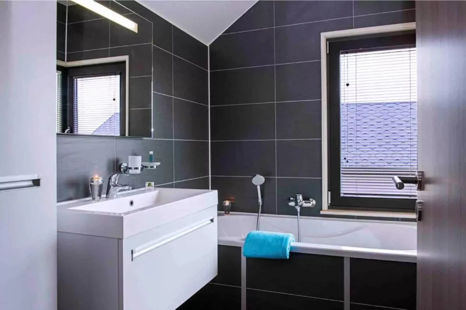 8 persons - 4 rooms 130m² without sauna-Badezimmer