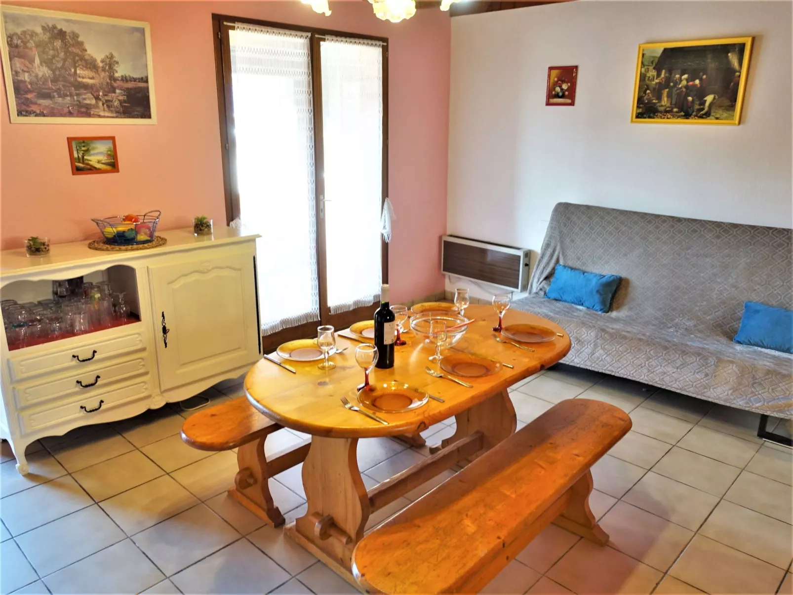 Les Colombes-Inside