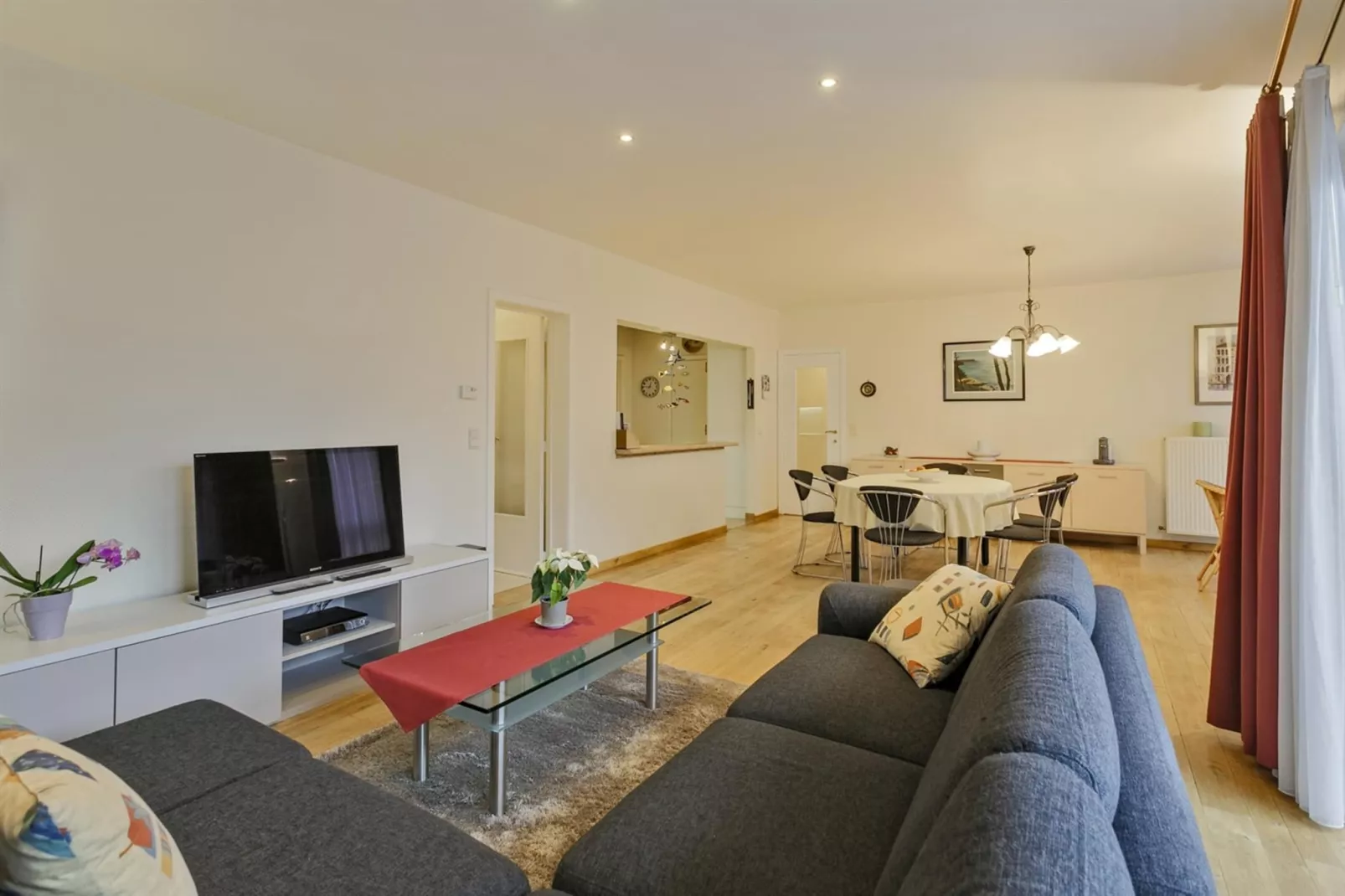 CARLTON MONDIAL - 0104-Living room