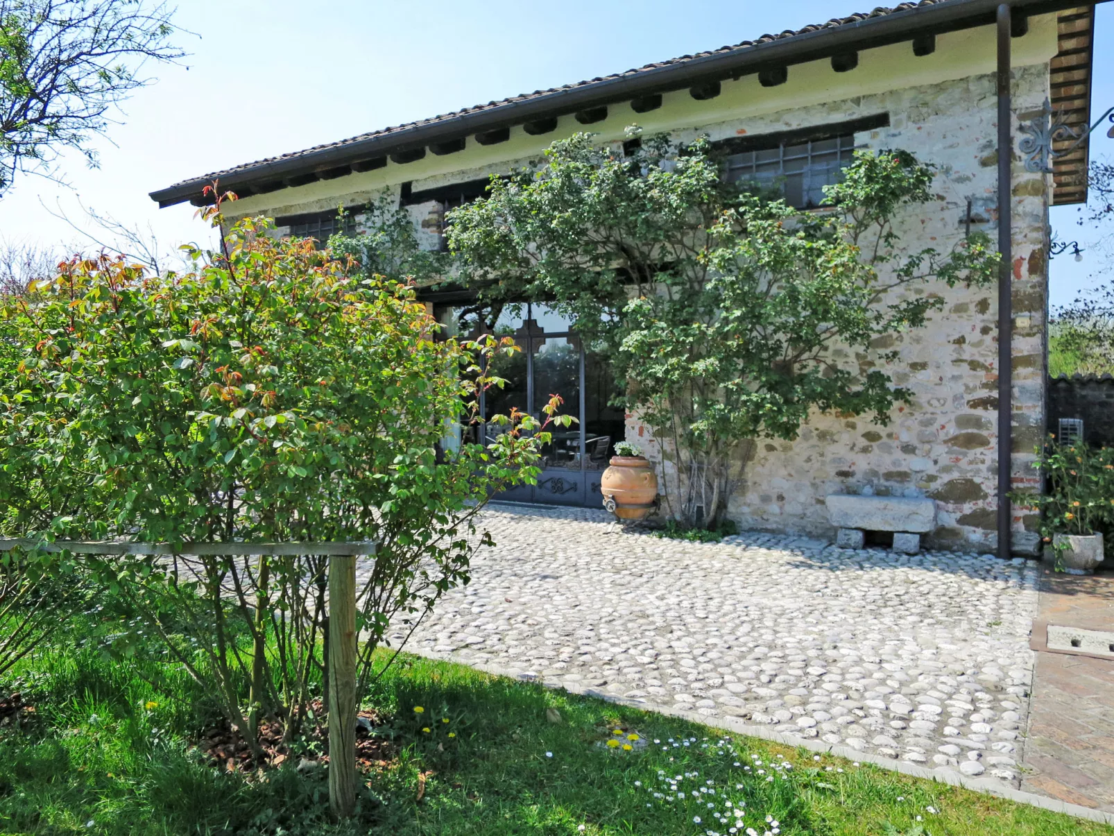 Domus Magna-Dehors