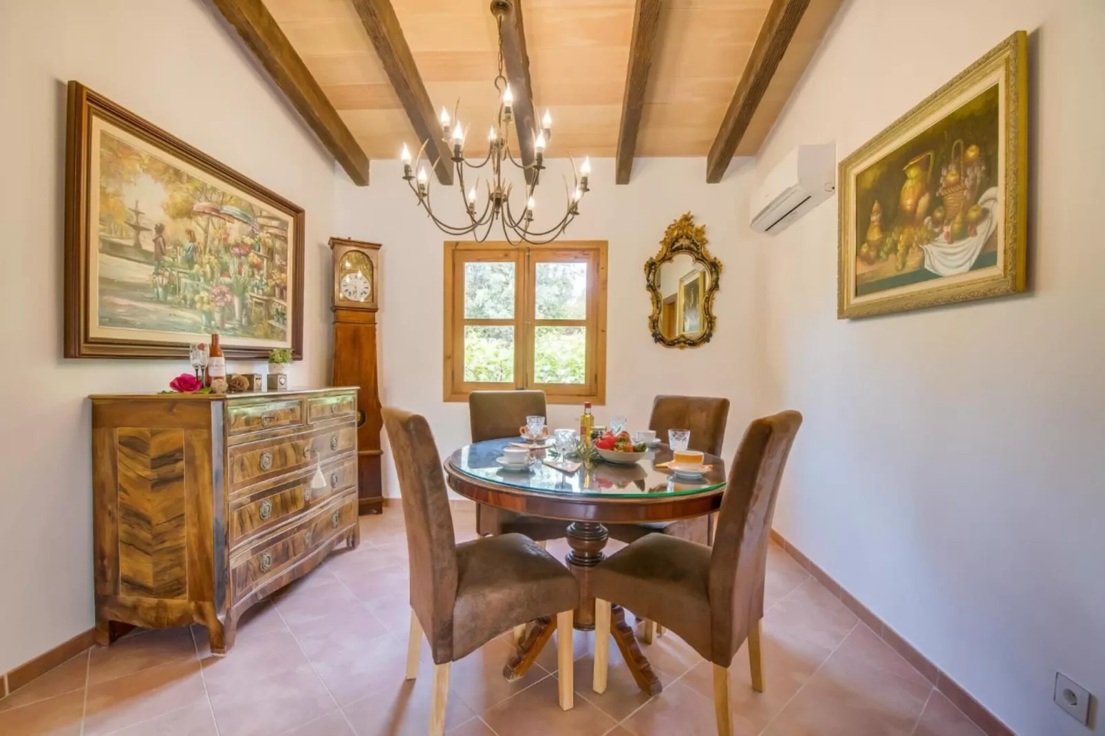Ses Comes-Dining room