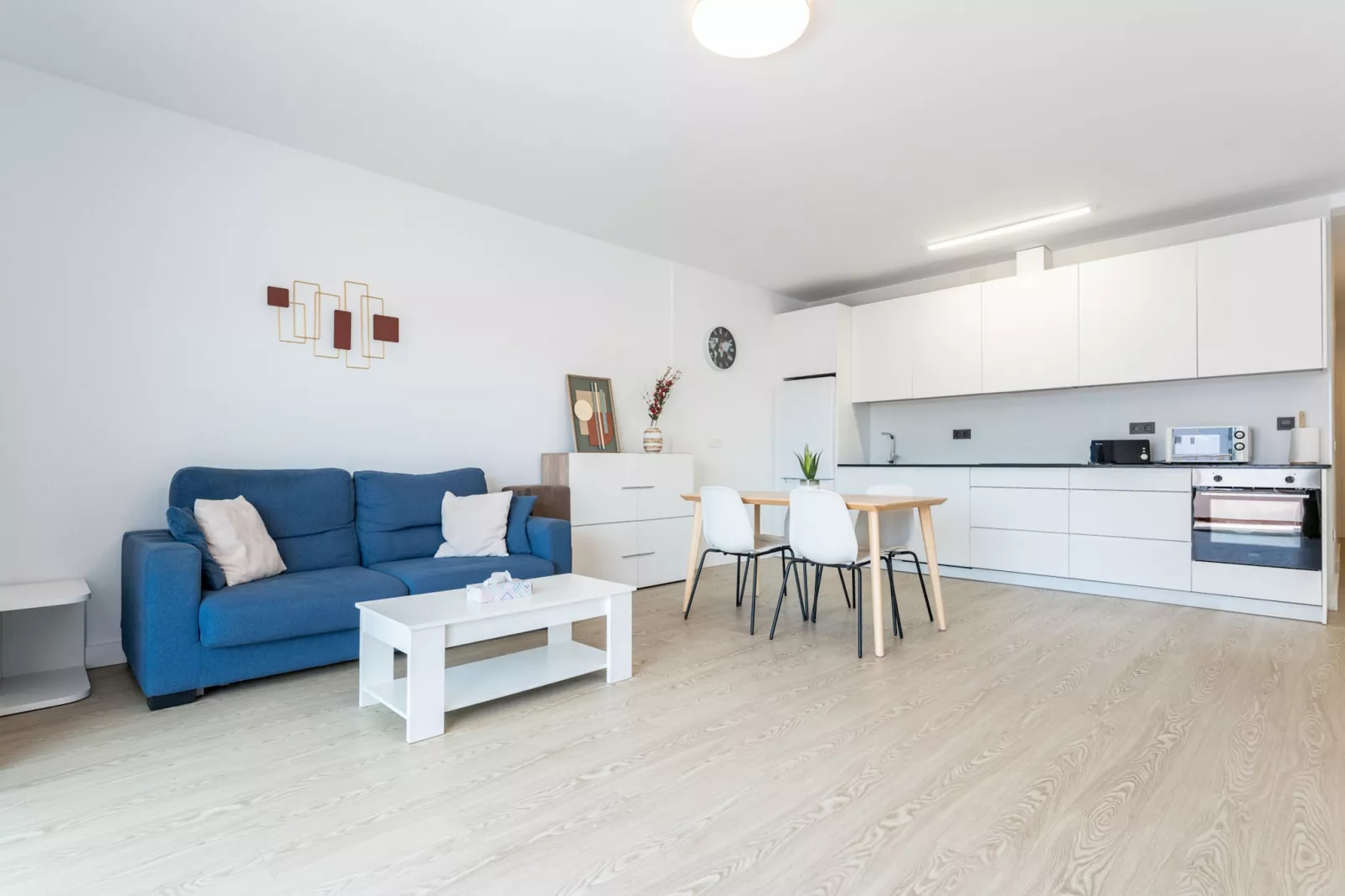 CT 328 - Faro's Butiplaya Apartment for 2-Living room