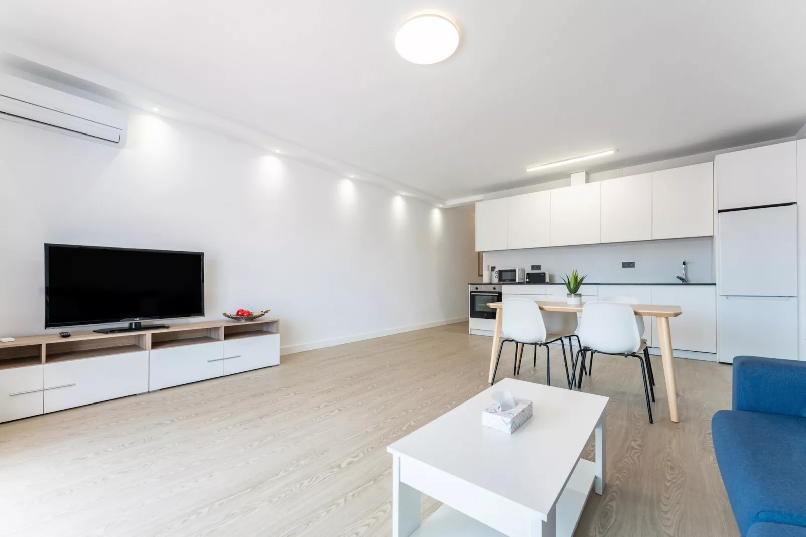 CT 328 - Faro's Butiplaya Apartment for 2-Dining room