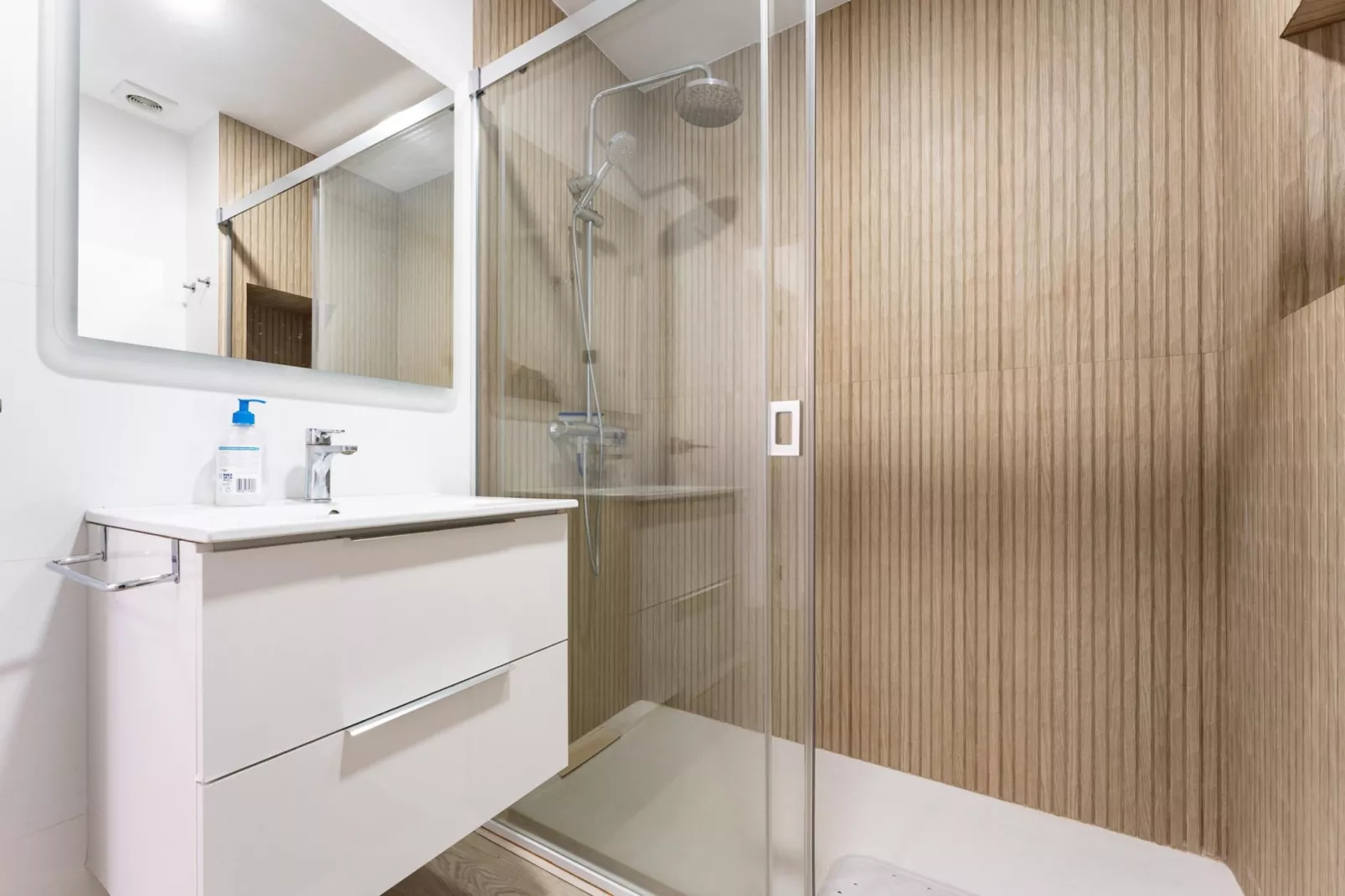 CT 328 - Faro's Butiplaya Apartment for 2-Bathroom