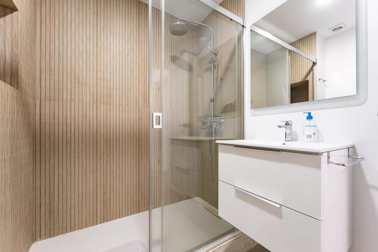 CT 328 - Faro's Butiplaya Apartment for 2-Bathroom