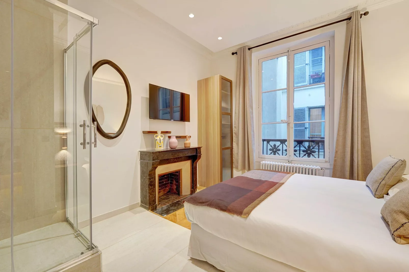 EC-55-ECURIES-Bedroom