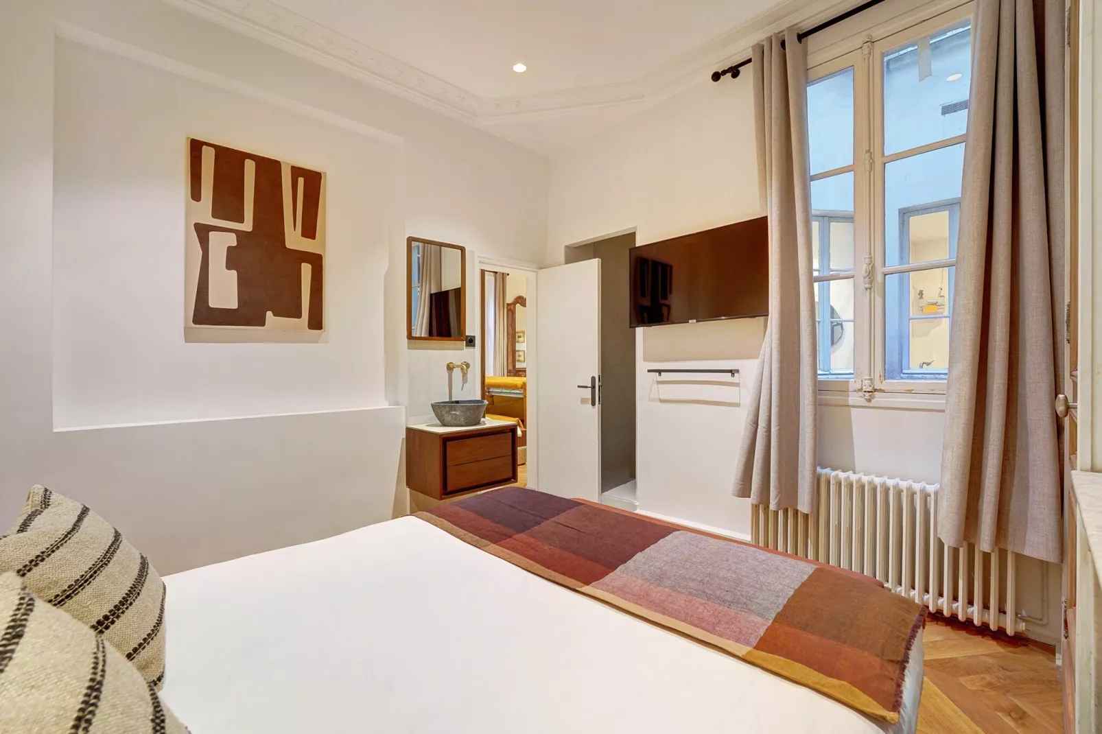 EC-55-ECURIES-Bedroom