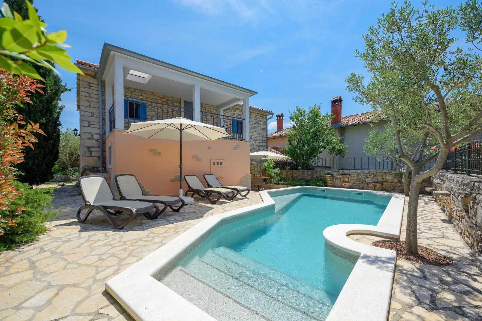 poolofhouse