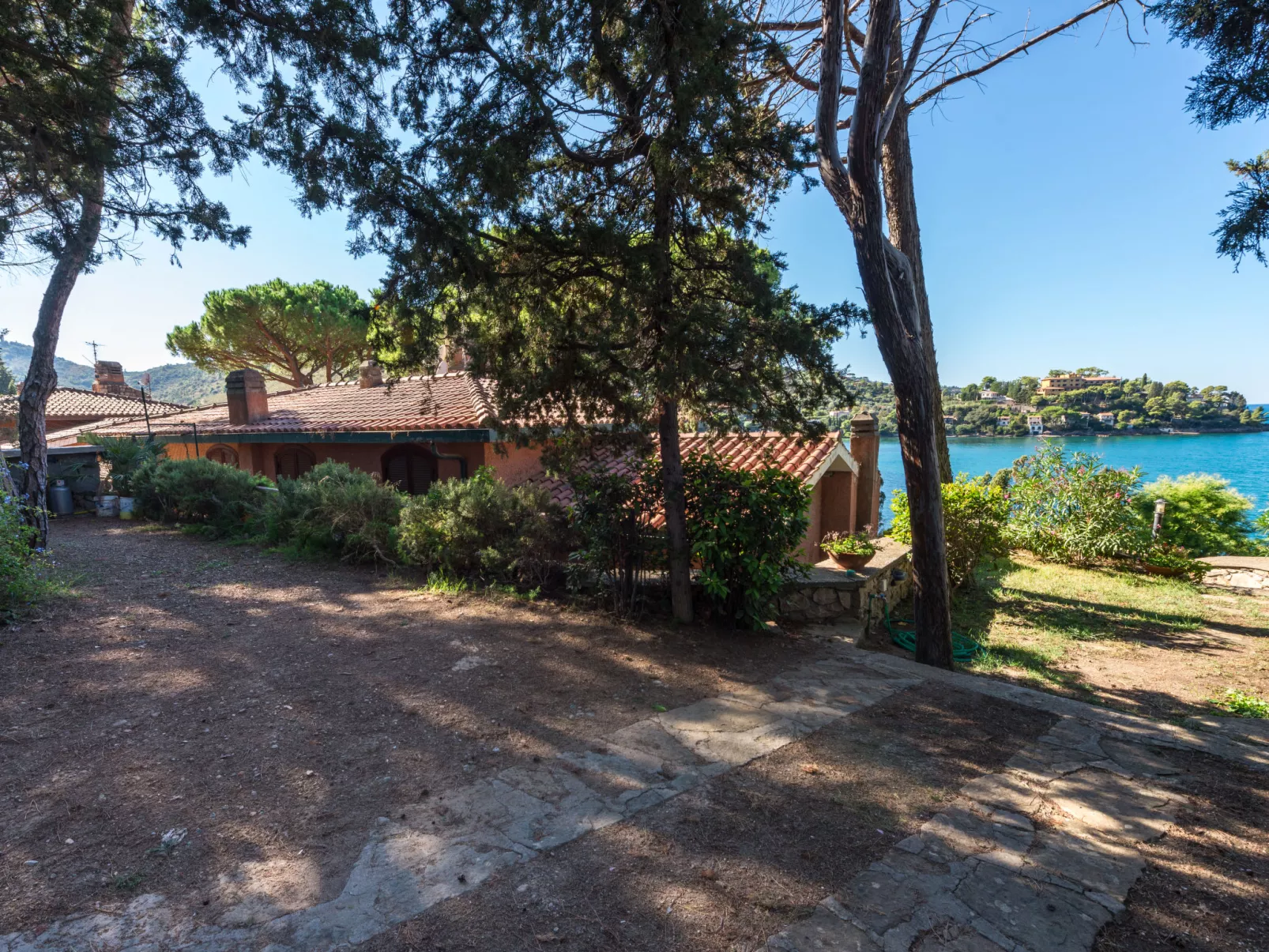 Villa Lara-Outside