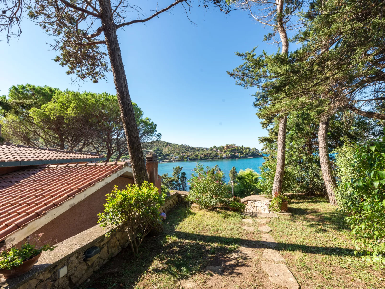 Villa Lara-Outside