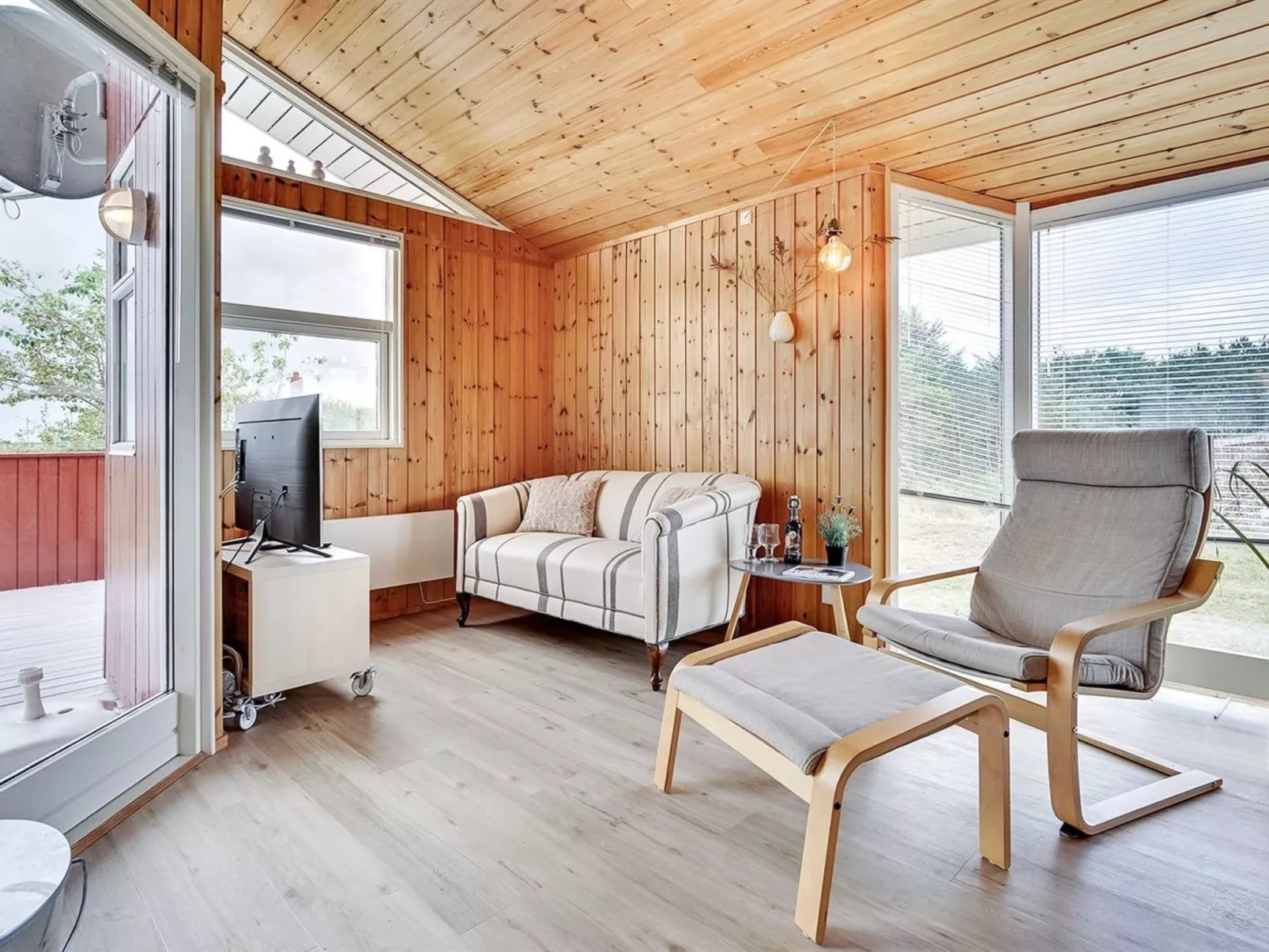 "Isulf" - 400m from the sea-Inside