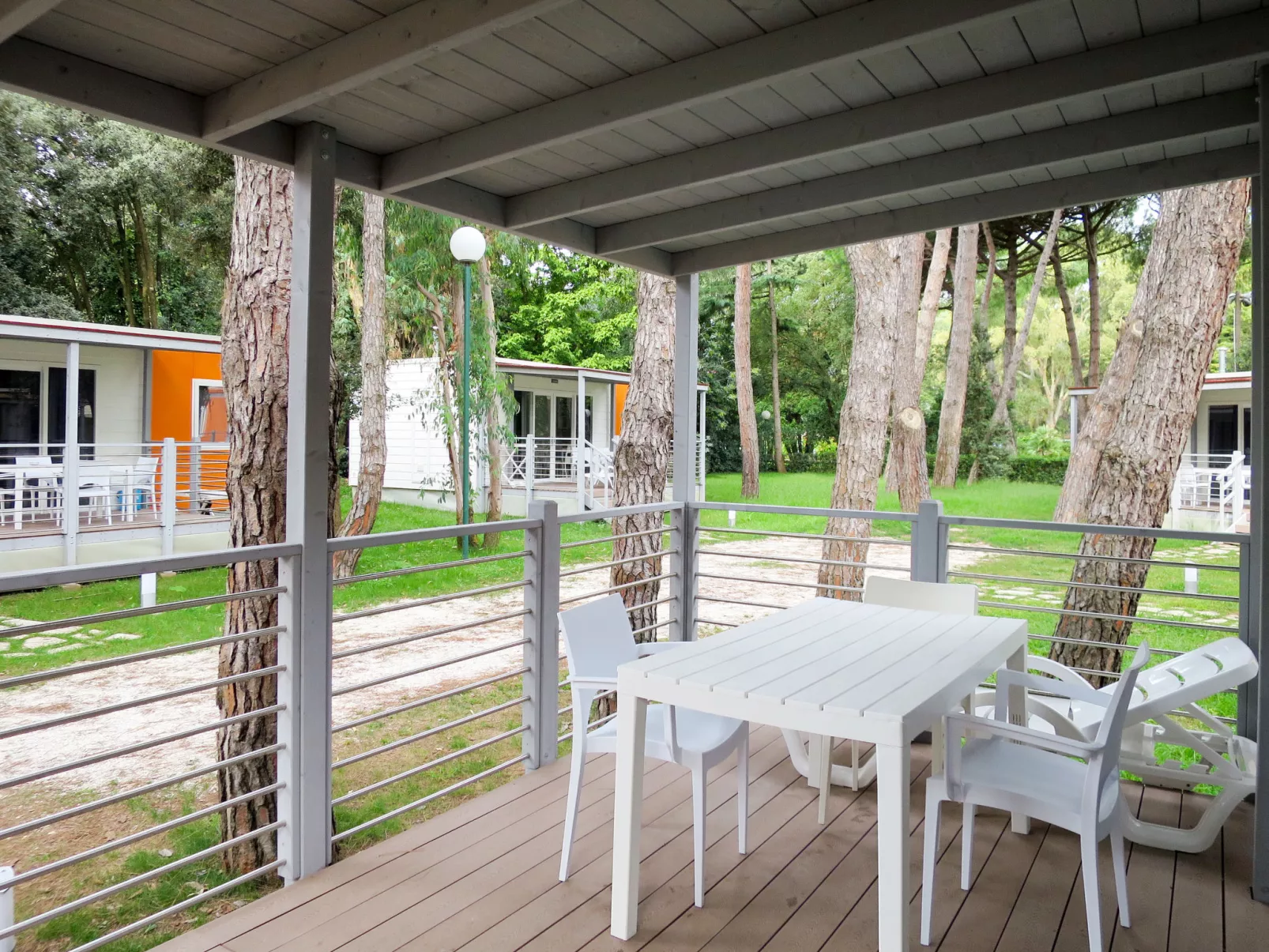 Maxi Caravan Ischia-Outside