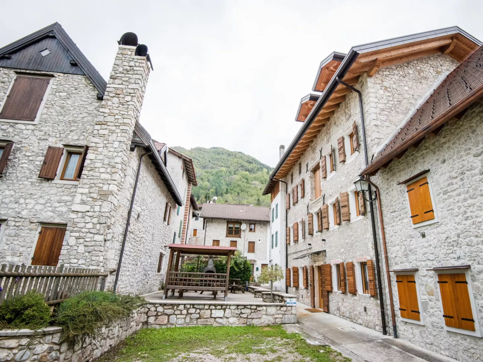 Albergo Diffuso - Cjasa Ustin-Outside