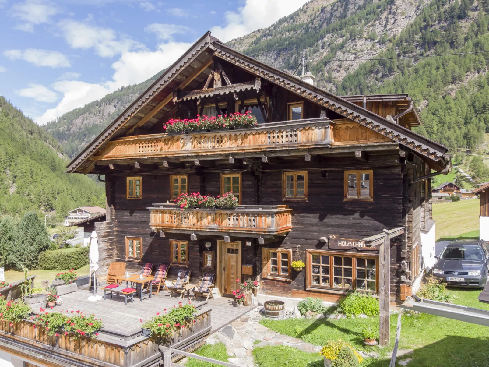 Beim Holzschnitzer-Draußen
