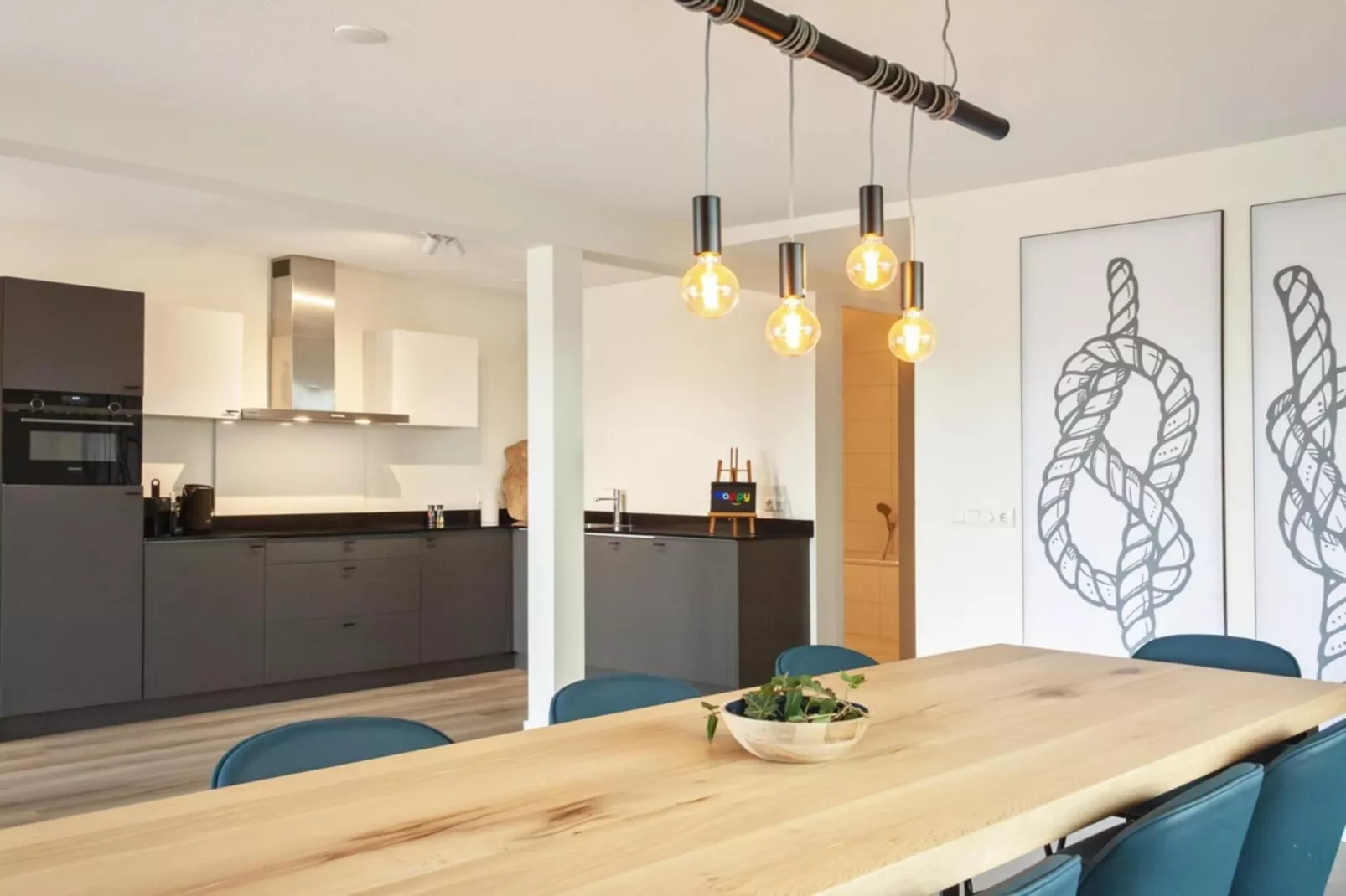 Moby Dick-Dining room