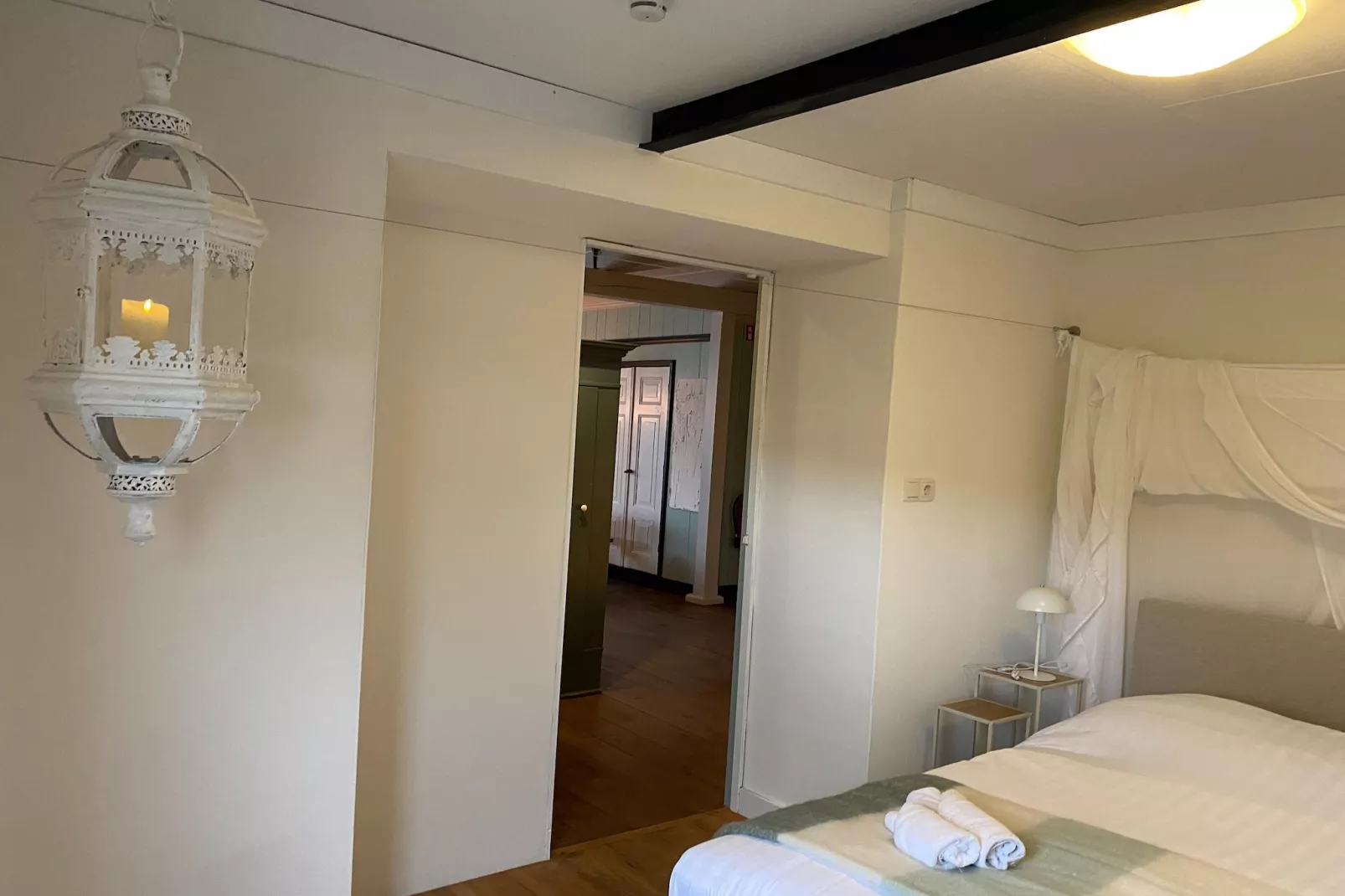 13-17 pax holiday home with separated apartments and gardens-Schlafzimmer