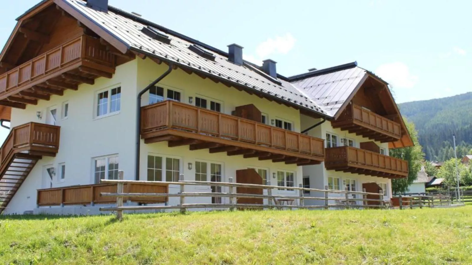 Silverjet-Exterior summer