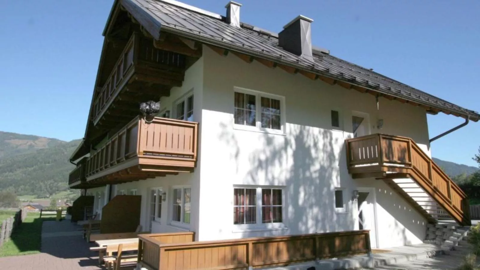 Silverjet-Exterior summer