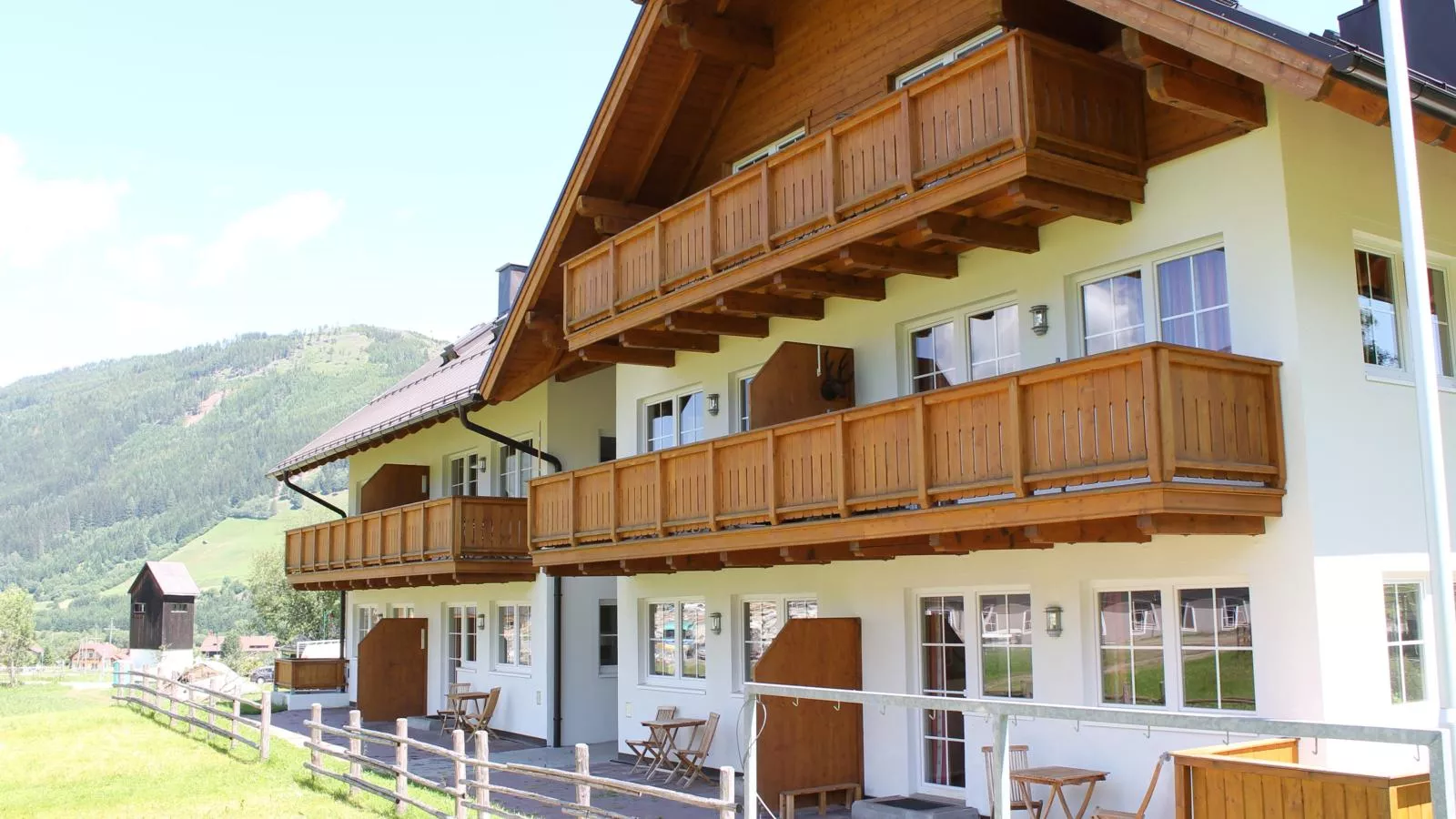 Silverjet-Exterior summer