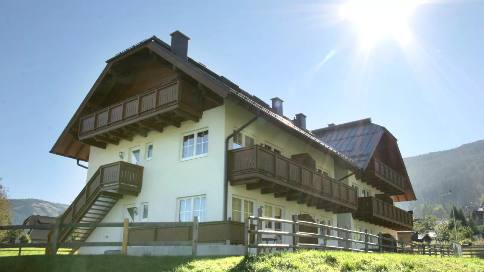 Silverjet-Exterior summer