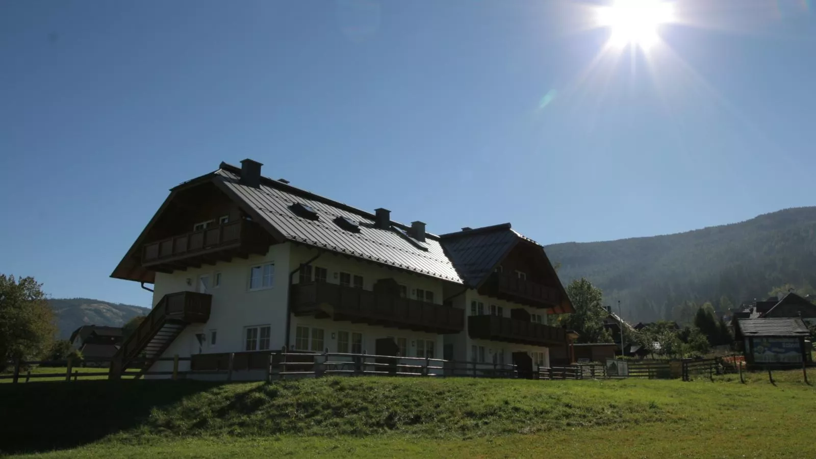 Silverjet-Exterior summer