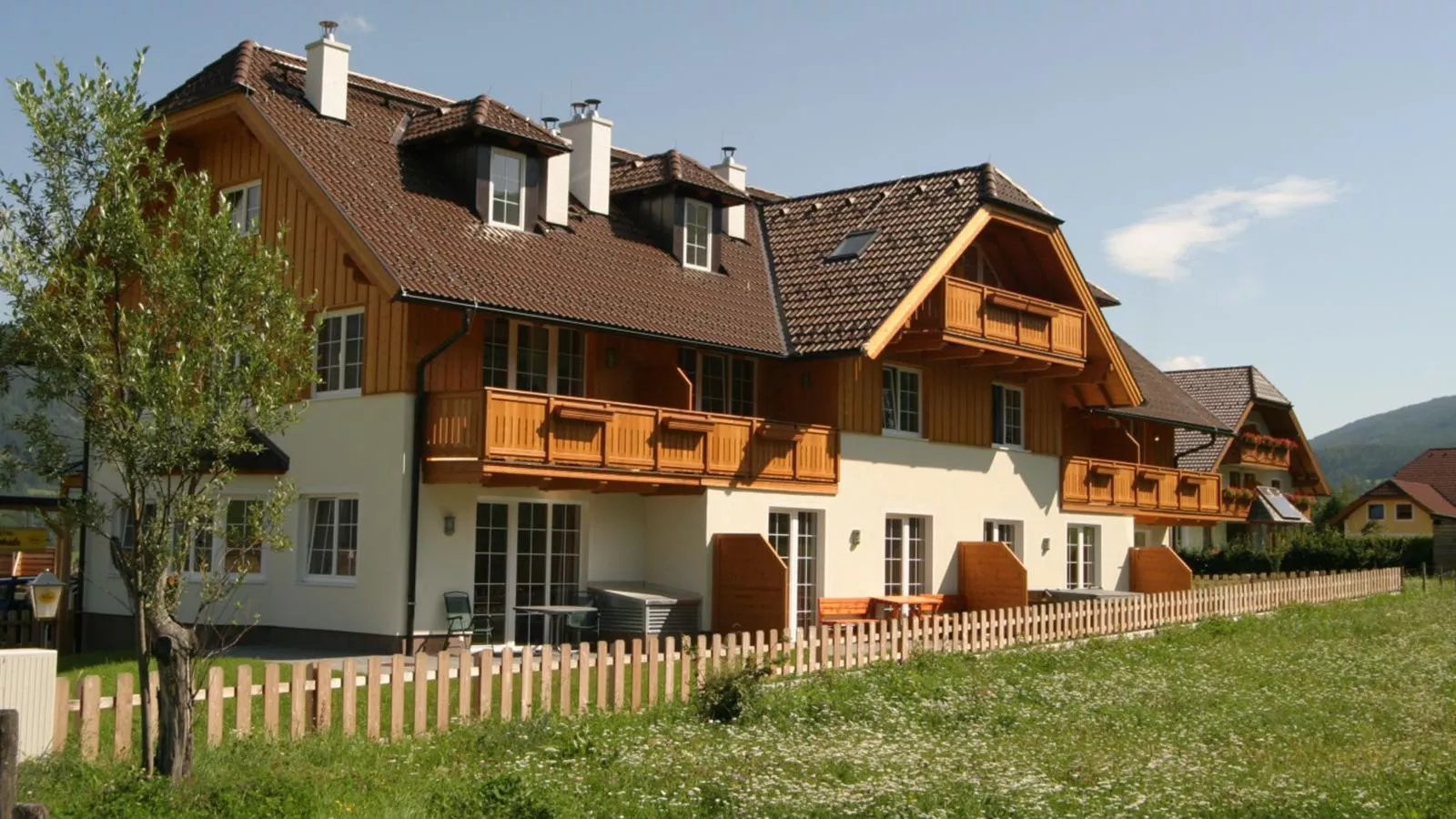 Silverjet-Exterior summer