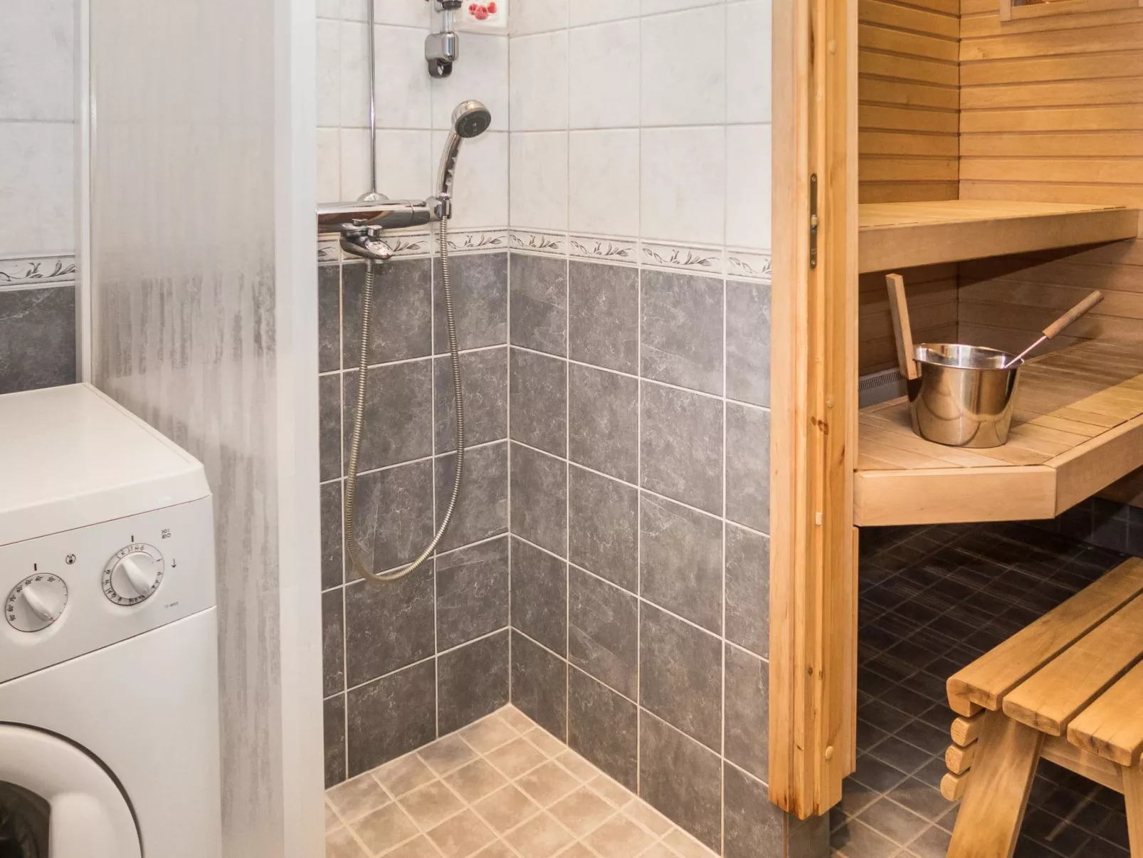 Karhunvartijan linna a1-Drinnen