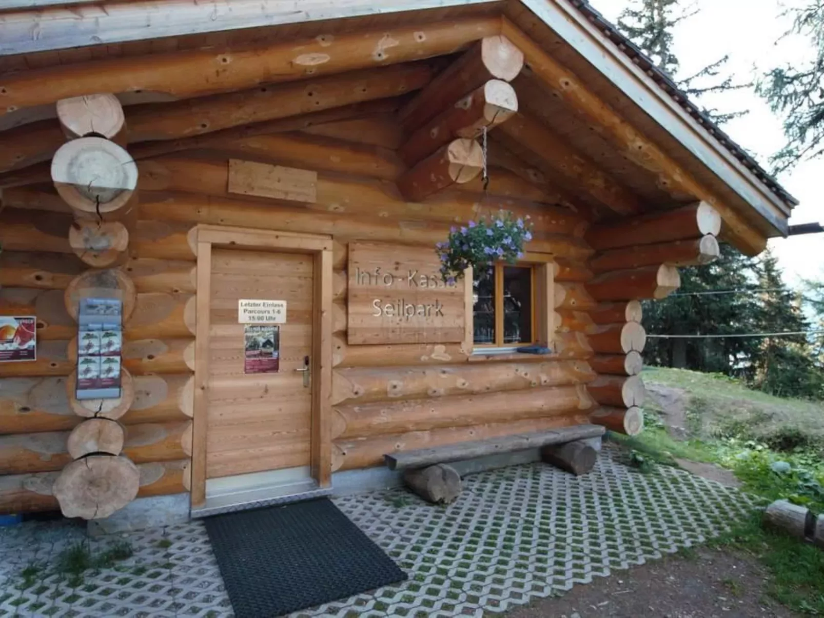 Bärgblüemli 1. OG West-Outside
