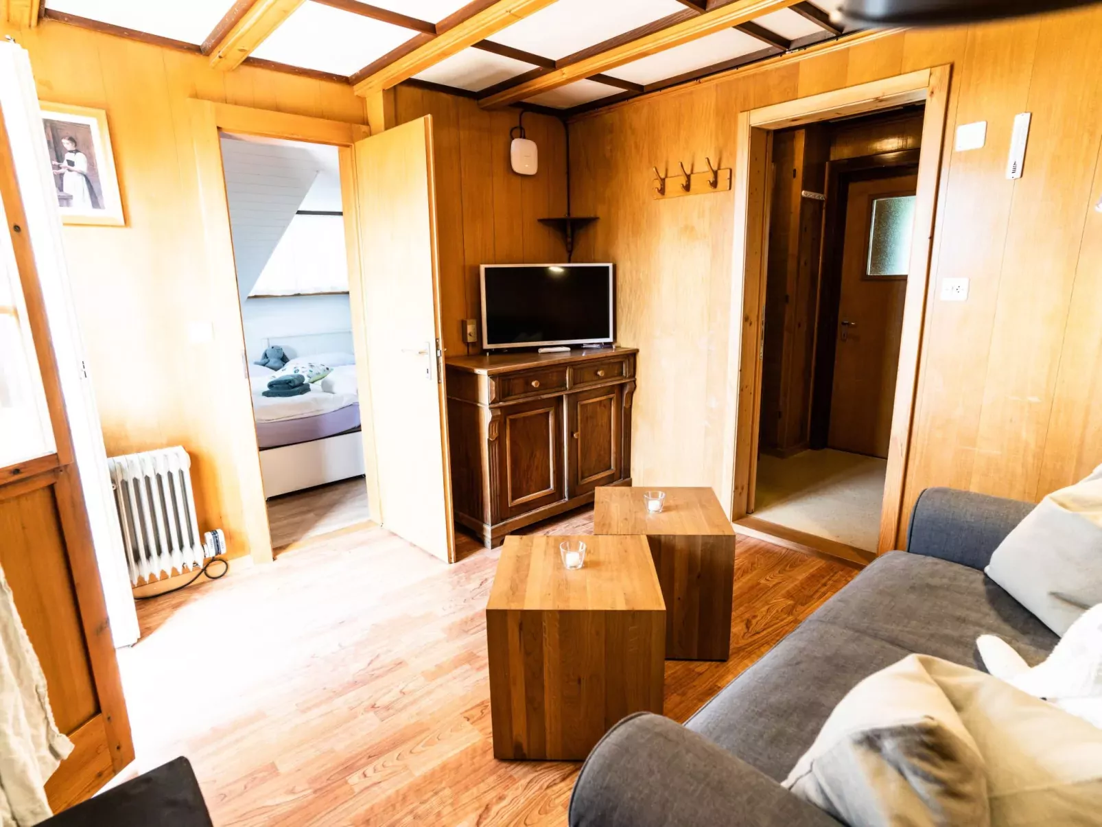 Bürcher Haus 2. OG Süd-Drinnen