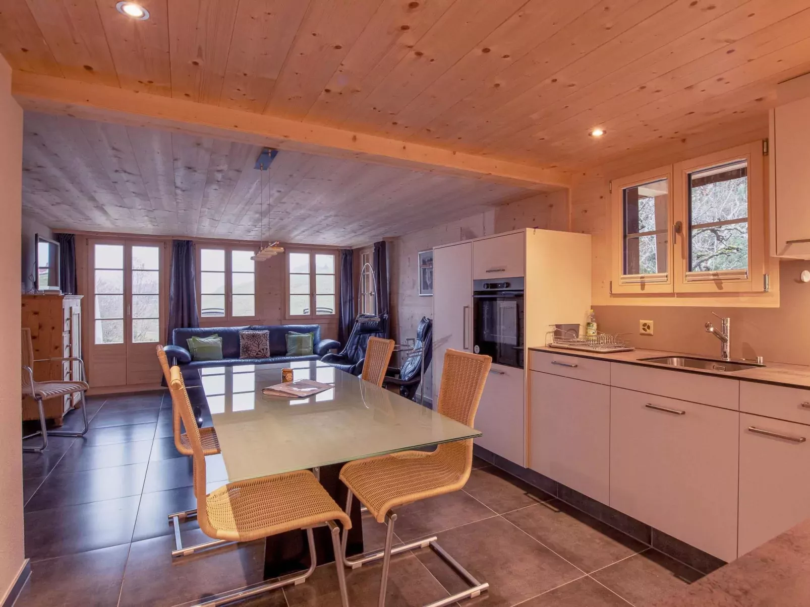 Untere Bühlstrasse 10 - EG - Dedans