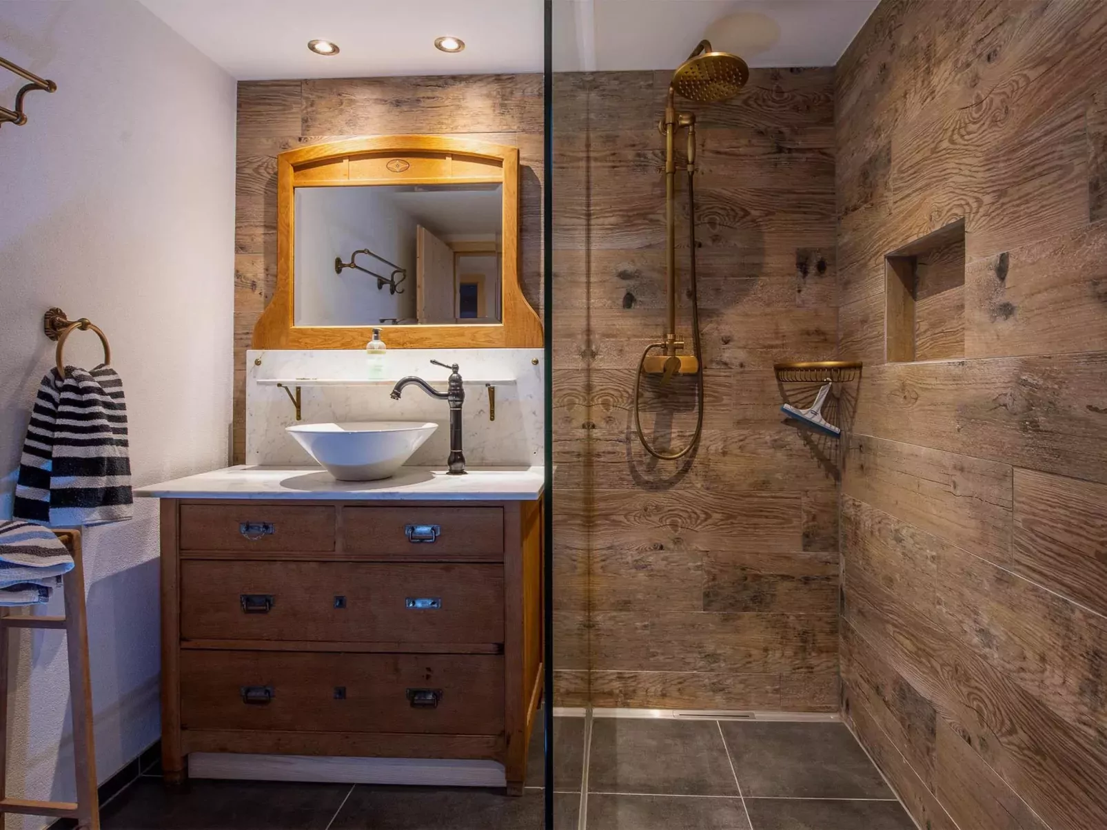 Untere Bühlstrasse 10 - EG - Dedans