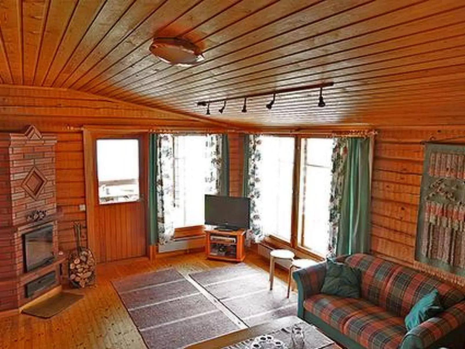 Petäjäinen-Inside