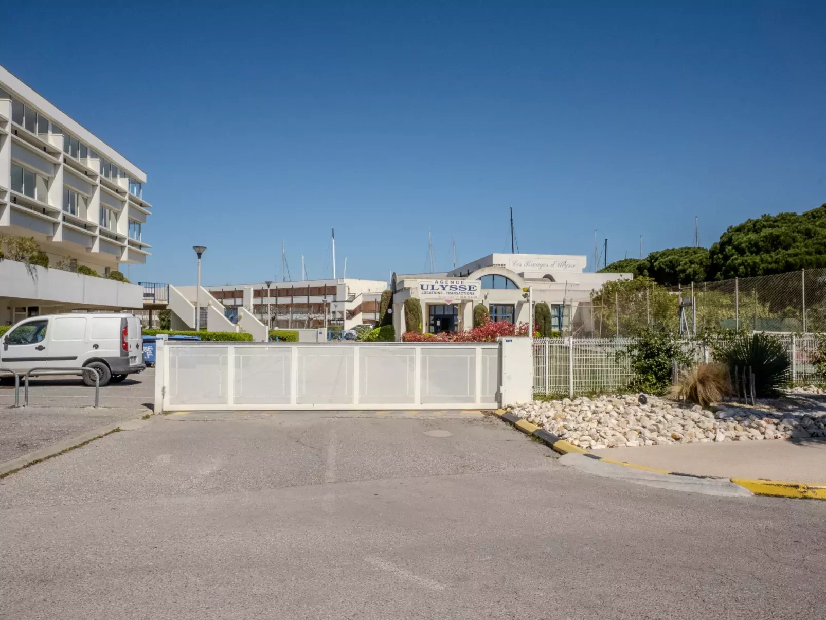 Les Rivages d'Ulysse-Outside