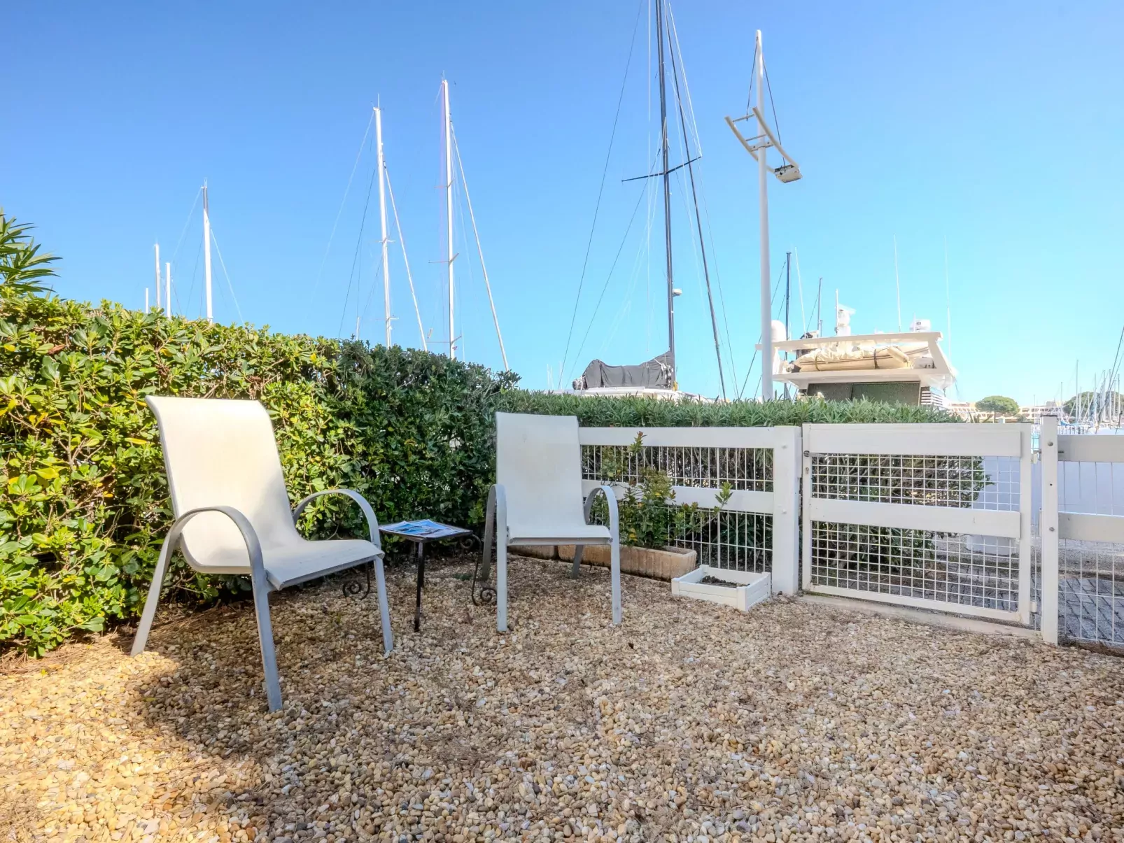 Les Rivages d'Ulysse-Outside